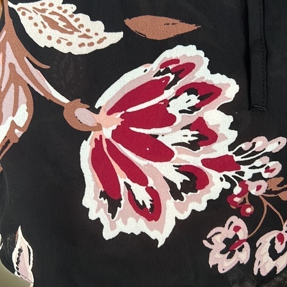 MAURICES Black/Burgundy/Pink/White Floral Flutter Sleeve Blouse, Size Small, GUC - Picture 6 of 7